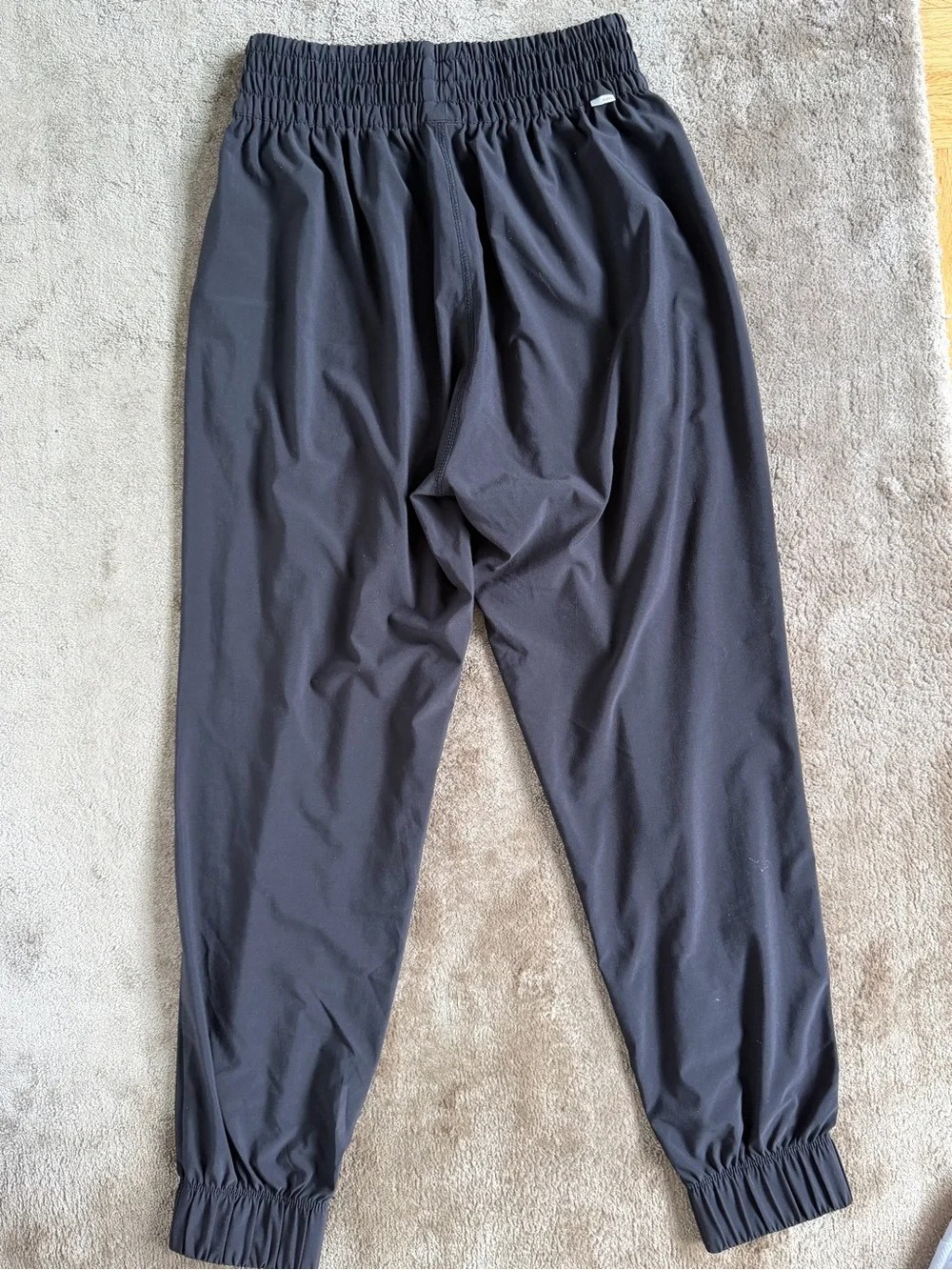 Vuori Black Elastic-Waist Joggers - Picture 3 of 11